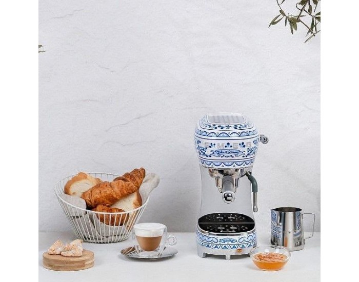 Кафемашина SMEG ECF02DGBEU