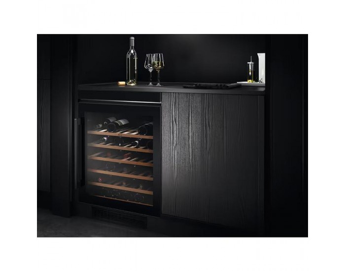 Вграден охладител AEG AWS4052B5B